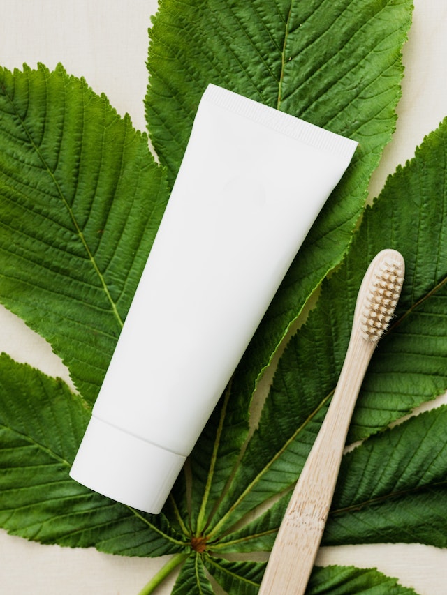Best Toothpastes for Whiter Teeth and Fresh Breath